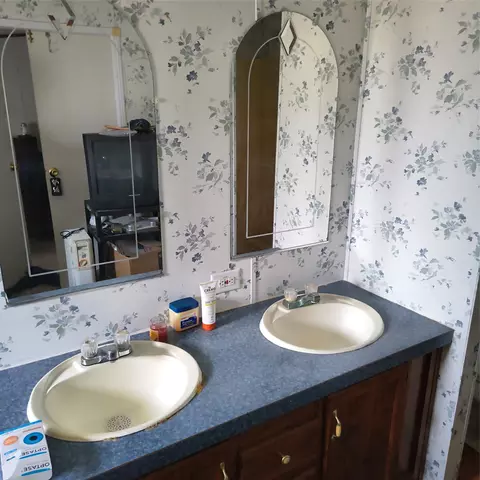 Bath - 3601 Bluhm Rd, West, TX 76691 photo 1 of 1