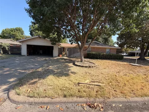 2121 Elton Rd, Haltom City, TX 76117