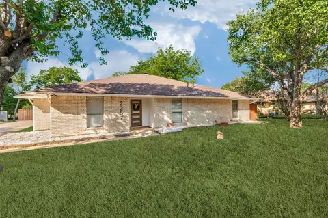 2257 Bolden Rd, Irving, TX 75060