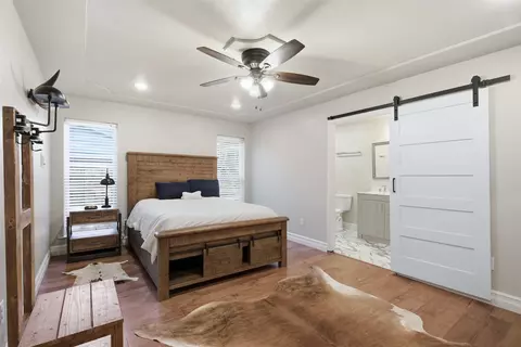 Other - 917 E Worth St, Grapevine, TX 76051 photo 2 of 5