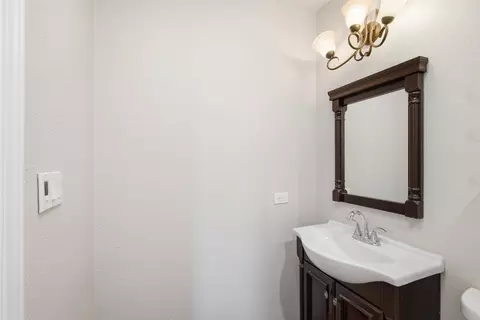 Bath - 917 E Worth St, Grapevine, TX 76051 photo 7 of 7