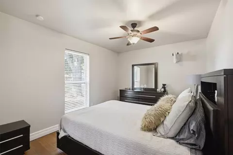 Bedroom - 917 E Worth St, Grapevine, TX 76051 photo 2 of 3
