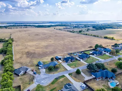 612 Fawn Trl, Tioga, TX 76271