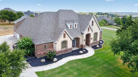 9900 Harbour View Ln, Fort Worth, TX 76179