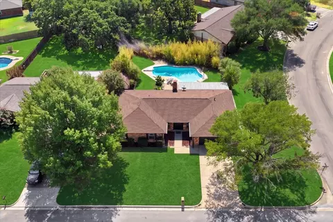 8224 Pearl St, North Richland Hills, TX 76180