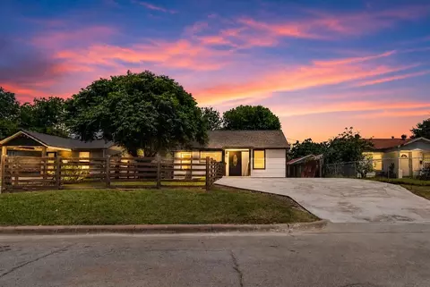 3939 E 4th St, Fort Worth, TX 76111