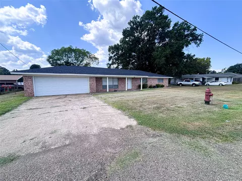 Exterior - 103 W 1st St, Hooks, TX 75561 photo 2 of 7