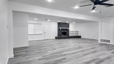 Living - 103 W 1st St, Hooks, TX 75561 photo 2 of 3
