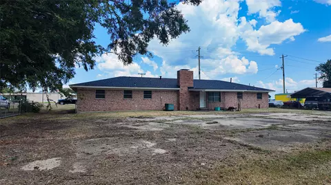 Exterior - 103 W 1st St, Hooks, TX 75561 photo 4 of 7