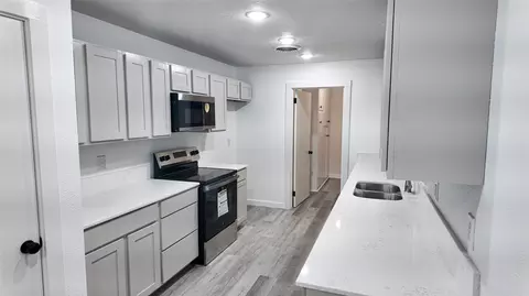 Kitchen - 103 W 1st St, Hooks, TX 75561 photo 1 of 1