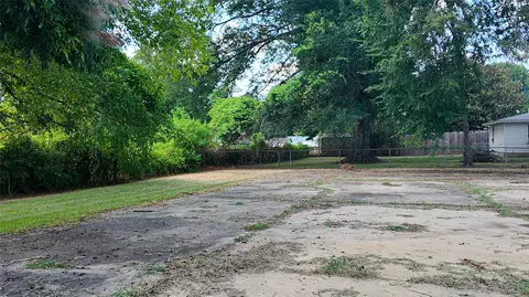 Exterior - 103 W 1st St, Hooks, TX 75561 photo 7 of 7