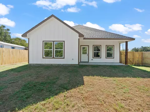 Exterior - 101 N Oak St, Ector, TX 75439 photo 4 of 6