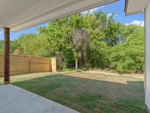 Exterior - 101 N Oak St, Ector, TX 75439 photo 3 of 6