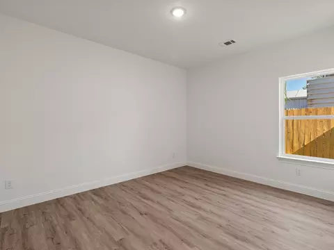 Bedroom - 101 N Oak St, Ector, TX 75439 photo 4 of 5