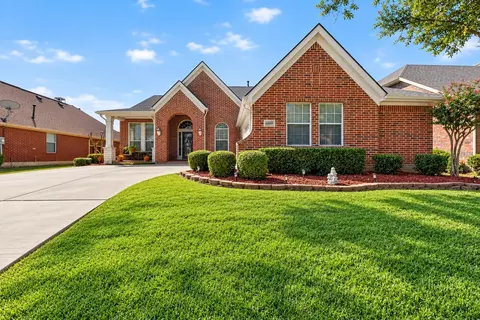 6869 Cape Cod Dr, Grand Prairie, TX 75054
