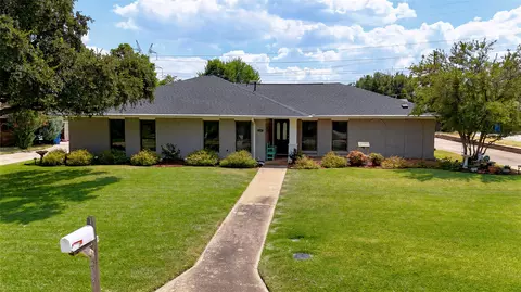 214 Bexar Dr, Highland Village, TX 75077