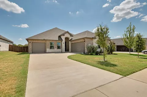1006 Summer Grove Dr, Midlothian, TX 76065