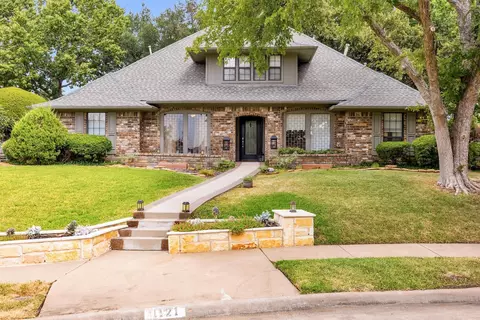 1121 Derbyshire Pl, Carrollton, TX 75007
