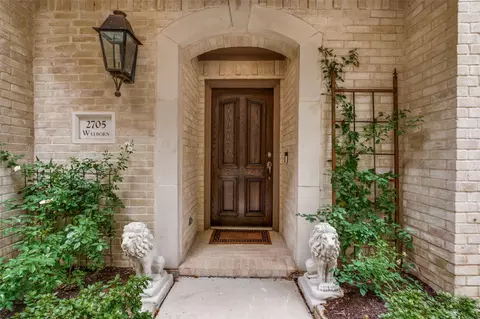 2705 Welborn St, Dallas, TX 75219