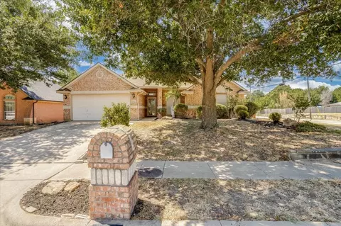 1025 Jessica Dr, Burleson, TX 76028