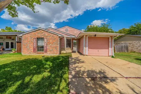 2031 Sharpshire Ln, Arlington, TX 76014