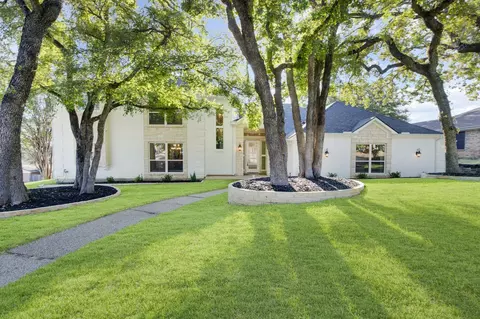 801 Highwoods Trl, Fort Worth, TX 76112