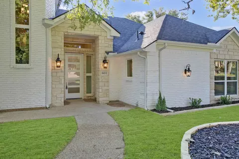 801 Highwoods Trl, Fort Worth, TX 76112