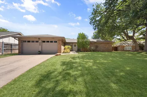 2709 Burnwood Ct, Arlington, TX 76016