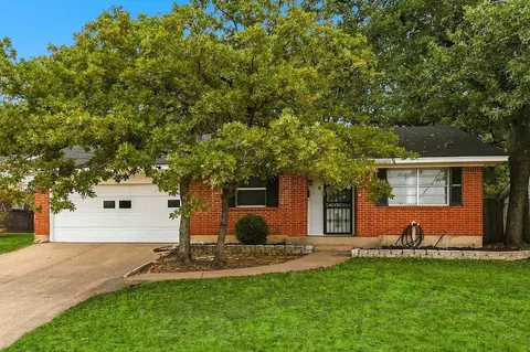 1813 Barron Ln, Fort Worth, TX 76112
