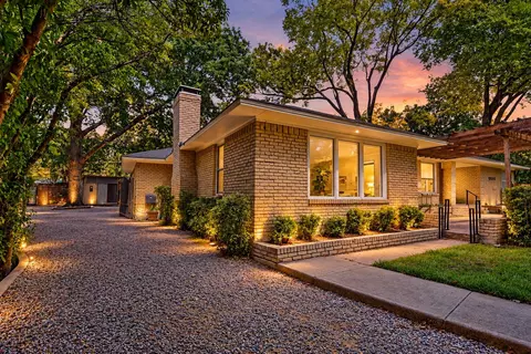 10035 Woodgrove Dr, Dallas, TX 75218