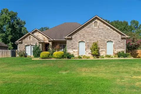 160 Timber Falls Dr, Longview, TX 75605