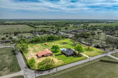 501 N Van Zandt St, Tioga, TX 76271