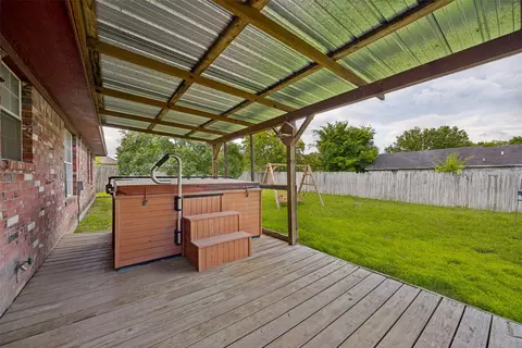 Exterior - 1009 Enlow Cir, Commerce, TX 75428 photo 2 of 4