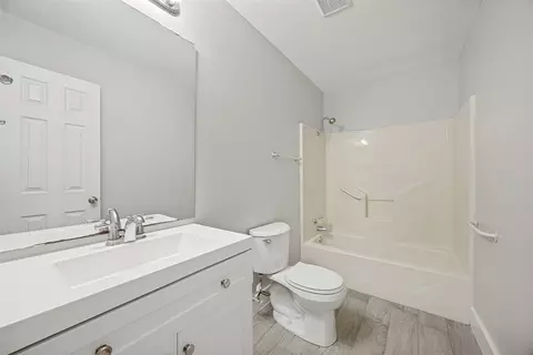 Bath - 1009 Enlow Cir, Commerce, TX 75428 photo 2 of 2