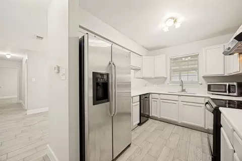 Kitchen - 1009 Enlow Cir, Commerce, TX 75428 photo 2 of 3