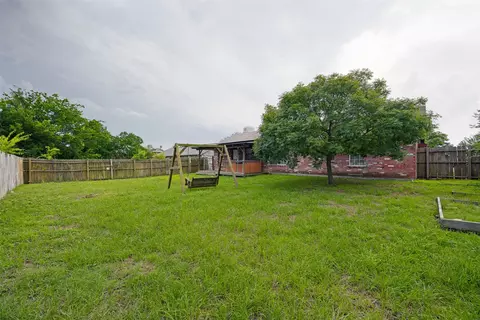 Exterior - 1009 Enlow Cir, Commerce, TX 75428 photo 4 of 4