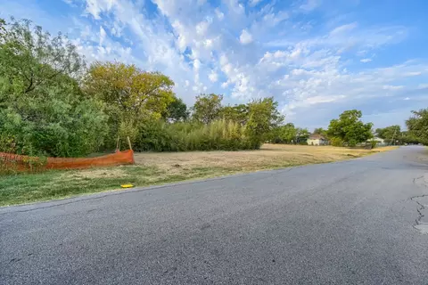 5218 Fitchburg St, Dallas, TX 75212