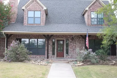 197 E Bay Dr, Bridgeport, TX 76426