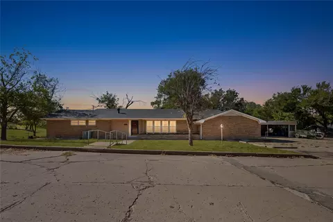 1011 E Connell St, Breckenridge, TX 76424
