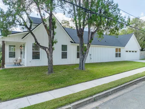 Exterior - 2024 N 5th St, Waco, TX 76708 photo 3 of 4