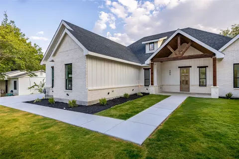 5805 Graham St, Sansom Park, TX 76114
