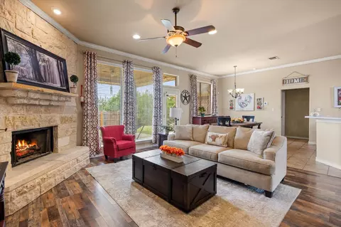 2804 Tour Ct, Granbury, TX 76049