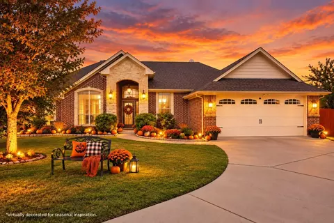 2804 Tour Ct, Granbury, TX 76049