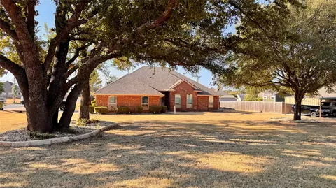 201 Sunrise Dr, Granbury, TX 76049
