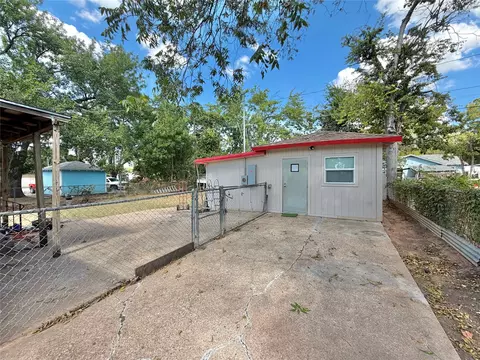 Exterior - 3137 Reuter Ave, Waco, TX 76708 photo 3 of 5