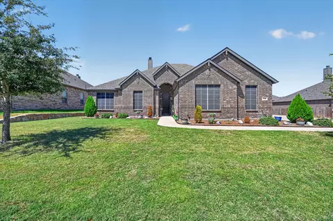 1940 Silver Falls Dr, Burleson, TX 76028