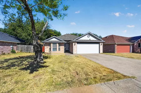 1137 Darren Dr, Burleson, TX 76028