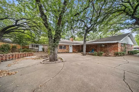 1809 Glenbrook Dr, Irving, TX 75061