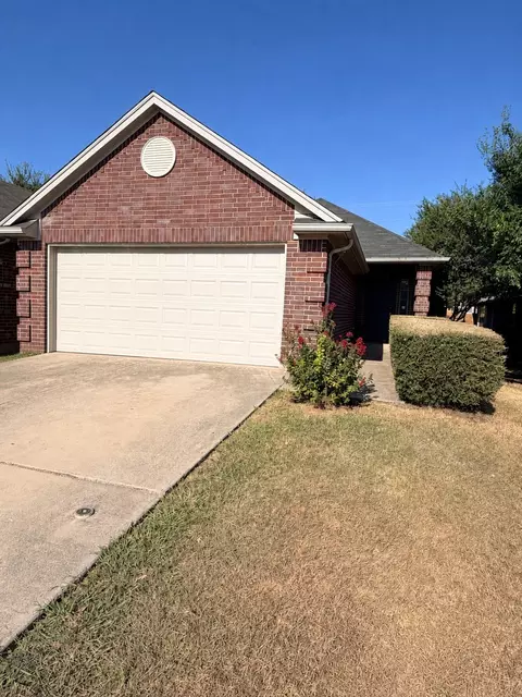 729 Stribling Cir, Azle, TX 76020