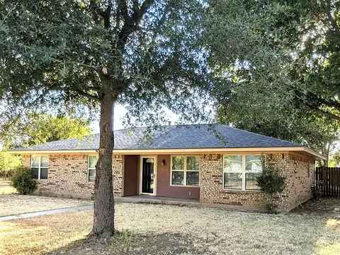 1316 S Galloway Dr, Olney, TX 76374